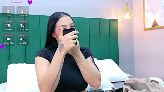 Snapshot of Ashley_Evans22 chatting on June 19, 9:42 pm Ashley Evans22 online show from June 19, 9:42 pm