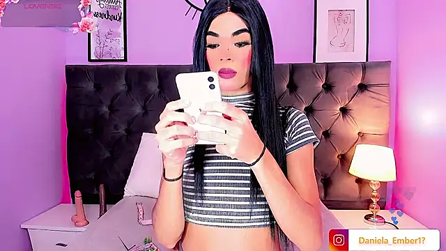 Snapshot of Amira_Ember chatting on July 13, 9:25 pm Amira Ember online show from July 13, 9:25 pm