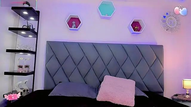 Amira Ember online show from January 9, 9:00 pm