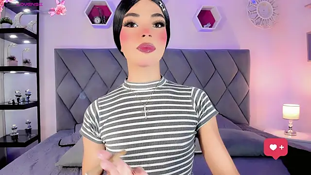 Snapshot of Amira_Ember chatting on June 8, 8:31 pm Amira Ember online show from June 8, 8:31 pm