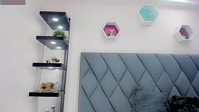 Amira Ember online show from November 6, 3:32 am