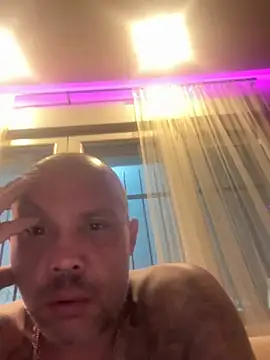 Snapshot of gitanomadrid chatting on June 6, 11:21 pm gitanomadrid online show from June 6, 11:21 pm