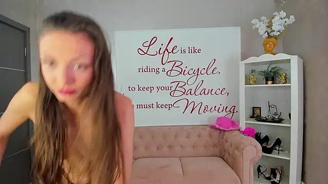 ReynaTheVixen online show from September 28, 4:25 pm