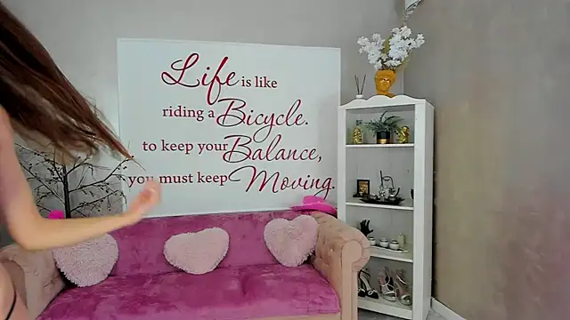 ReynaTheVixen online show from October 9, 5:13 pm