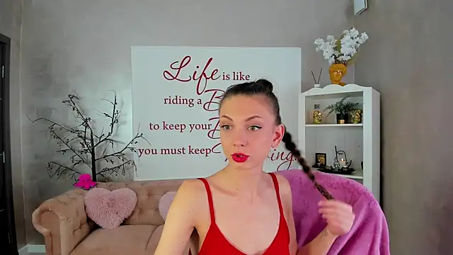 ReynaTheVixen online show from October 22, 4:39 pm