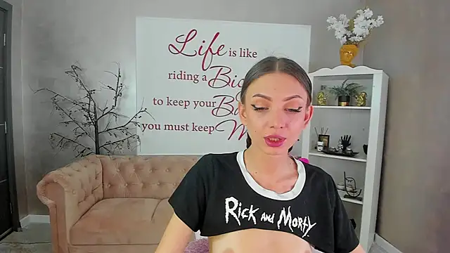 ReynaTheVixen online show from September 14, 1:55 pm