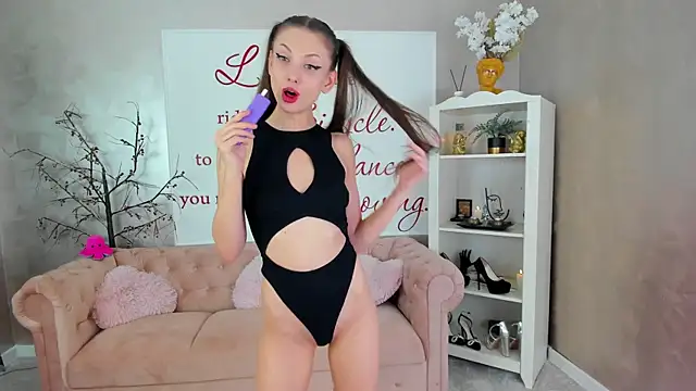 ReynaTheVixen online show from October 30, 5:54 pm