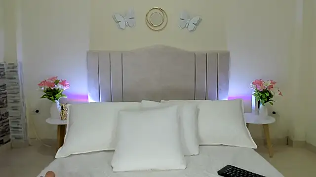Snapshot of Valeria_Cruz83 chatting on June 18, 8:03 pm Valeria Cruz83 online show from June 18, 8:03 pm