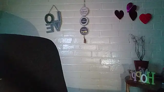 MiiaVelasquez online show from April 6, 4:30 am