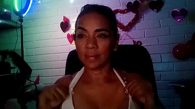 MiiaVelasquez online show from February 18, 4:54 am