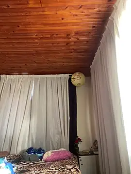 CoraVibes online show from March 14, 12:00 pm