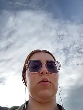 CoraVibes online show from April 22, 7:04 am