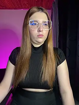 CoraVibes online show from December 4, 12:15 pm