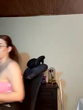 CoraVibes online show from November 16, 12:10 pm