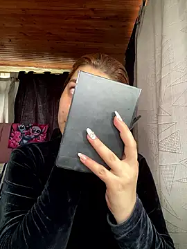 CoraVibes online show from January 11, 1:51 pm