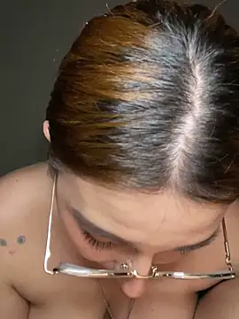 CoraVibes online show from December 13, 8:04 pm