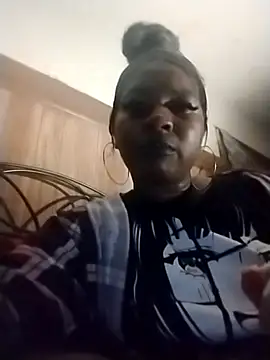 Snapshot of Ladiv33 chatting on October 30, 5:21 pm Ladiv33 online show from October 30, 5:21 pm