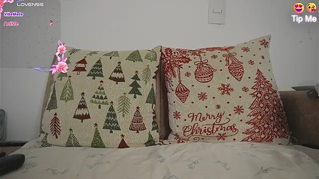 Roxybeautyy online show from March 14, 9:43 pm