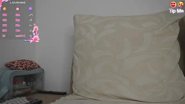 Roxybeautyy online show from March 27, 9:21 am