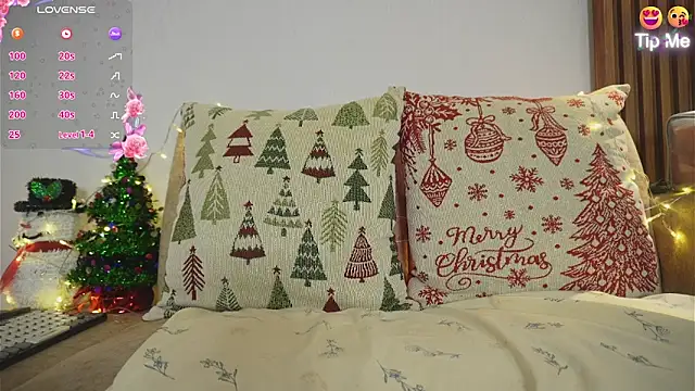 Snapshot of Roxybeautyy chatting on November 15, 9:35 am Roxybeautyy online show from November 15, 9:35 am