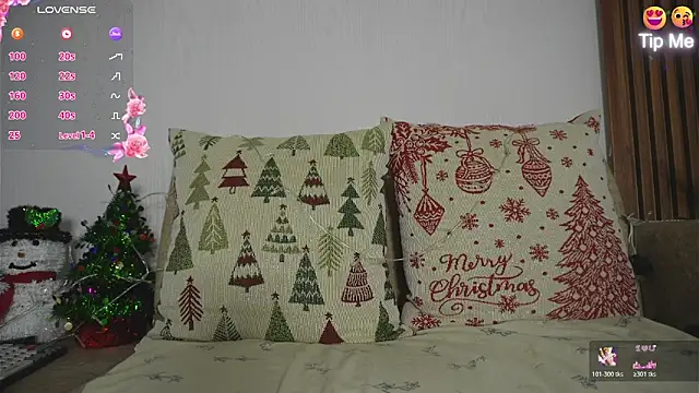 Snapshot of Roxybeautyy chatting on December 16, 9:46 am Roxybeautyy online show from December 16, 9:46 am