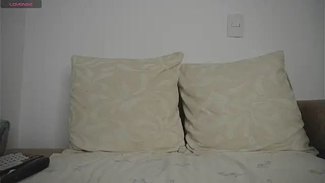 Roxybeautyy online show from March 31, 9:17 pm