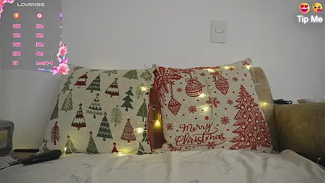 Roxybeautyy online show from February 1, 9:29 am