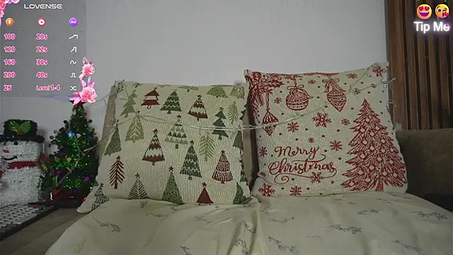 Roxybeautyy online show from December 21, 9:44 am