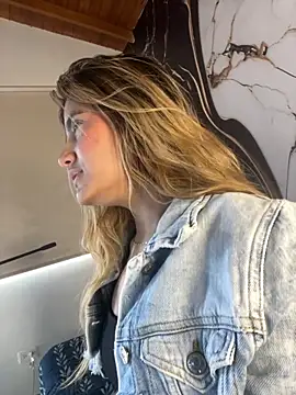 Snapshot of MelissaAlCapone chatting on October 28, 9:03 pm MelissaAlCapone online show from October 28, 9:03 pm