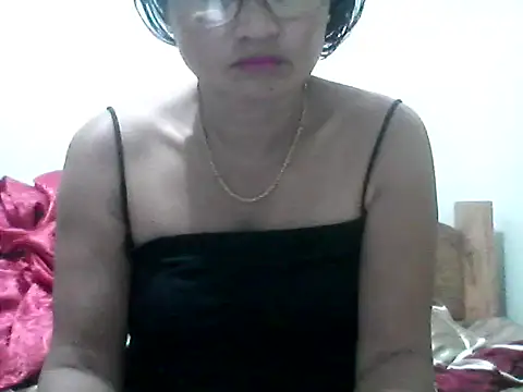 Snapshot of nathalie0045 chatting on June 13, 9:24 pm nathalie0045 online show from June 13, 9:24 pm