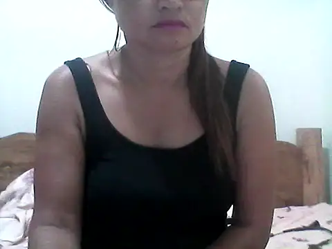 nathalie0045 online show from April 12, 11:30 pm