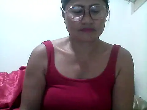 Snapshot of nathalie0045 chatting on June 9, 9:54 am nathalie0045 online show from June 9, 9:54 am