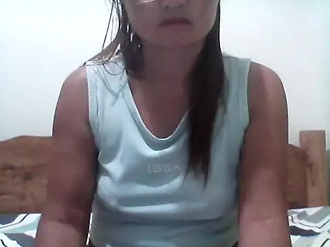 nathalie0045 online show from May 23, 9:36 pm