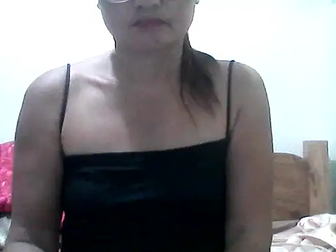 Snapshot of nathalie0045 chatting on June 14, 9:21 am nathalie0045 online show from June 14, 9:21 am