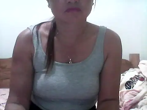 nathalie0045 online show from April 4, 9:49 am