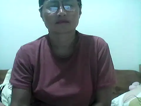Snapshot of nathalie0045 chatting on July 9, 9:21 am nathalie0045 online show from July 9, 9:21 am
