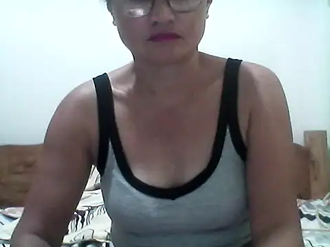Snapshot of nathalie0045 chatting on June 4, 10:47 pm nathalie0045 online show from June 4, 10:47 pm