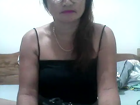 nathalie0045 online show from February 20, 7:10 am