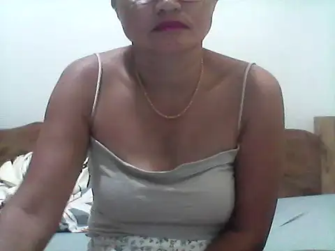 nathalie0045 online show from February 24, 12:00 am