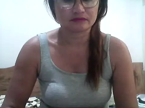 nathalie0045 online show from May 26, 11:25 pm