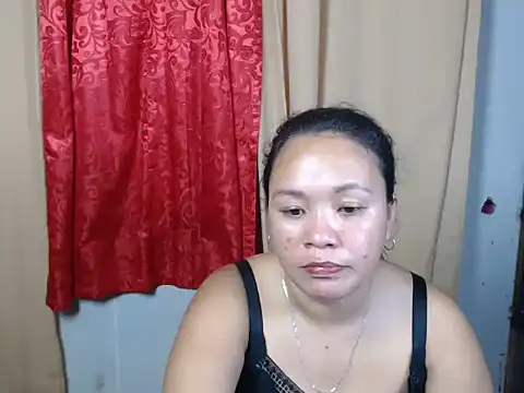 Snapshot of urasianpinayhotmama chatting on June 26, 10:32 am urasianpinayhotmama online show from June 26, 10:32 am
