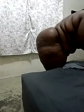 ASSQUEEN37Xx online show from March 3, 6:15 pm