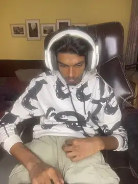 Snapshot of thecatfish chatting on December 2, 8:05 am thecatfish online show from December 2, 8:05 am