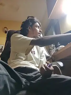 Snapshot of thecatfish chatting on October 24, 2:05 pm thecatfish online show from October 24, 2:05 pm