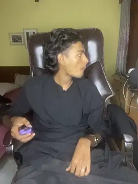 Snapshot of thecatfish chatting on November 28, 10:48 am thecatfish online show from November 28, 10:48 am