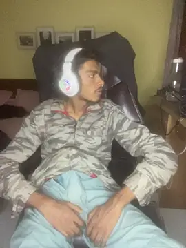 Snapshot of thecatfish chatting on December 14, 8:47 pm thecatfish online show from December 14, 8:47 pm