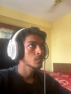 Snapshot of thecatfish chatting on October 5, 5:53 am thecatfish online show from October 5, 5:53 am