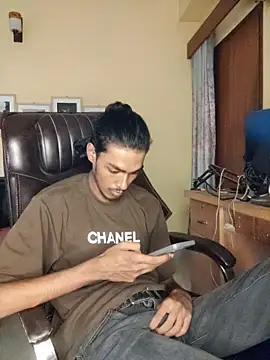 Snapshot of thecatfish chatting on October 26, 4:24 am thecatfish online show from October 26, 4:24 am