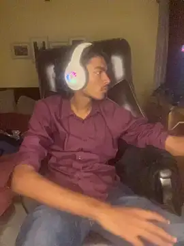 Snapshot of thecatfish chatting on December 4, 5:23 pm thecatfish online show from December 4, 5:23 pm