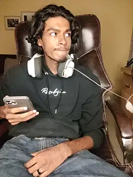 Snapshot of thecatfish chatting on November 12, 1:59 pm thecatfish online show from November 12, 1:59 pm